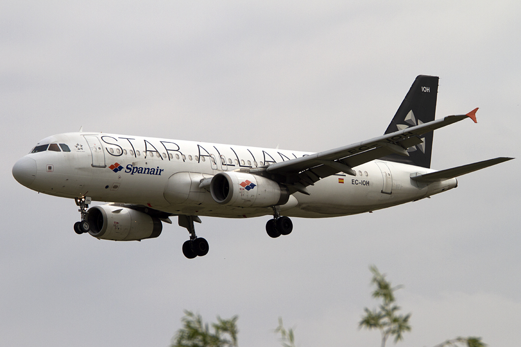 Spanair, EC-IOH, Airbus, A320-232, 18.06.2011, BCN, Barcelona, Spain 





