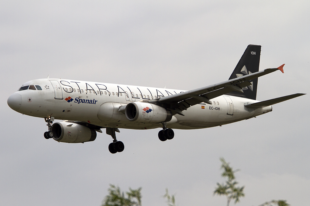 Spanair, EC-IOH, Airbus, A320-232, 18.06.2011, BCN, Barcelona, Spain 





