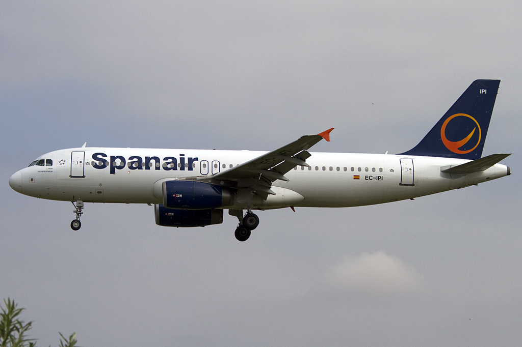 Spanair, EC-IPI, Airbus, A320-232, 18.06.2011, BCN, Barcelona, Spain 




