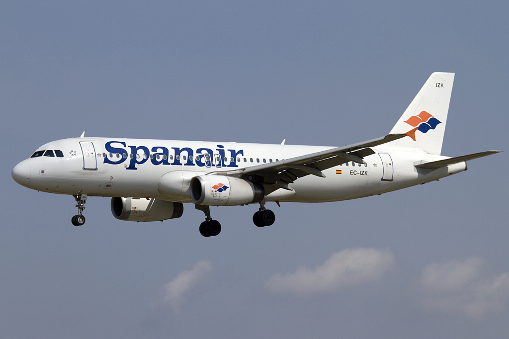 Spanair, EC-IZK, Airbus, A320-232, 06.09.2010, BCN, Barcelona, Spain 


