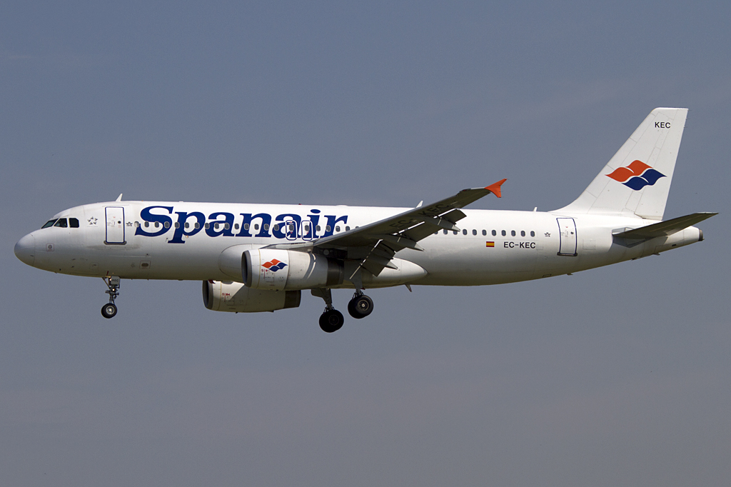 Spanair, EC-KEC, Airbus, A320-232, 16.06.2011, BCN, Barcelona, Spain 




