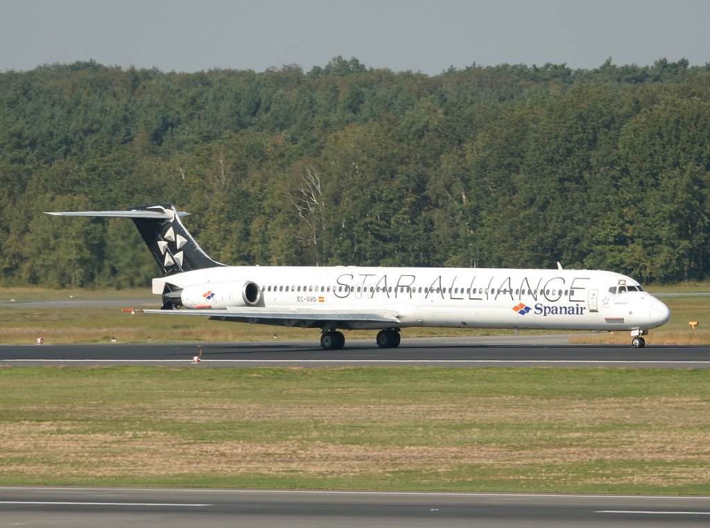 Spanair MD 83 EC-GVO nach der Landung in Berlin-Tegel am 25.09.2011