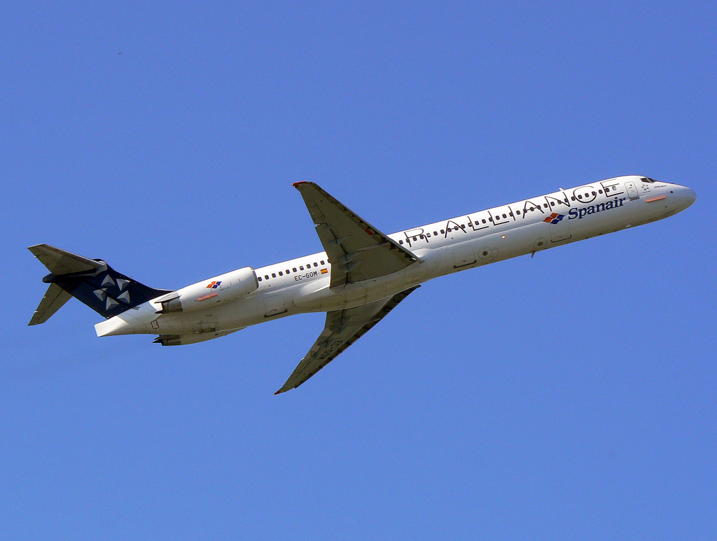 Spanair Star Alliance MD-82 EC-GOM nach dem Takeoff auf 05R in DUS / EDDL / Düsseldorf am 07.10.2007