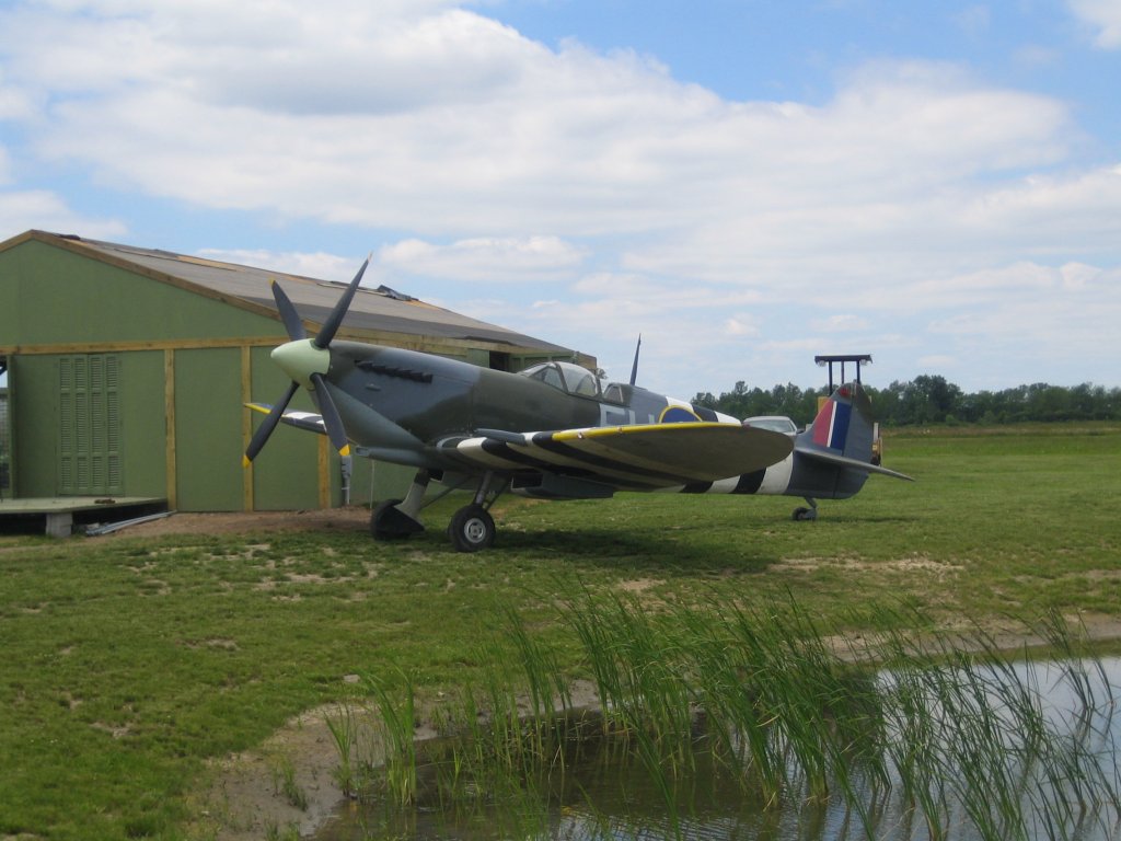 Spitfire bei einer Flugshow in Kanada nahe der Niagara Flle im Juli 2006.