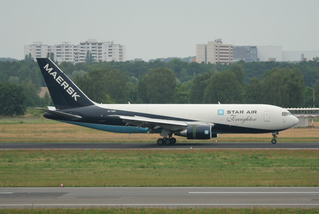 Star Air B 767-204(BDXF) OY-SRH nach der Landung in Berlin-Tegel am 03.07.2012