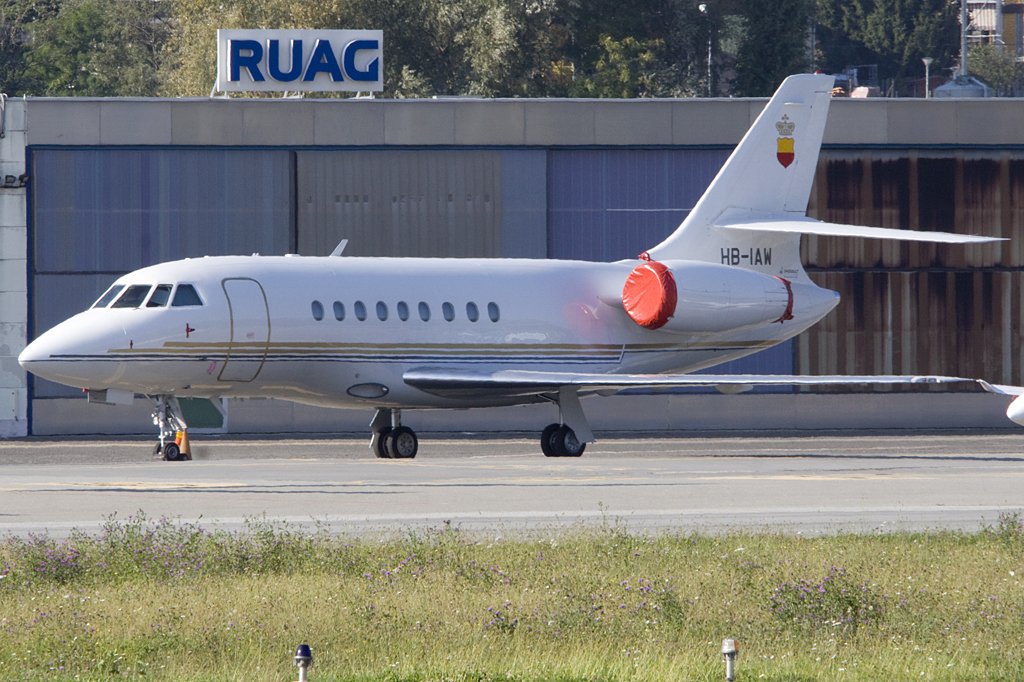 Starjet, HB-IAW, Dassault, Falcon 2000, 04.10.2009, LUG, Lugano, Switzerland 


