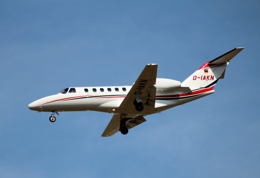 Starwings Cessna 525A Citation CJ2 D-IAKN bei der Landung in Berlin-Schnefeld am 10.09.2012