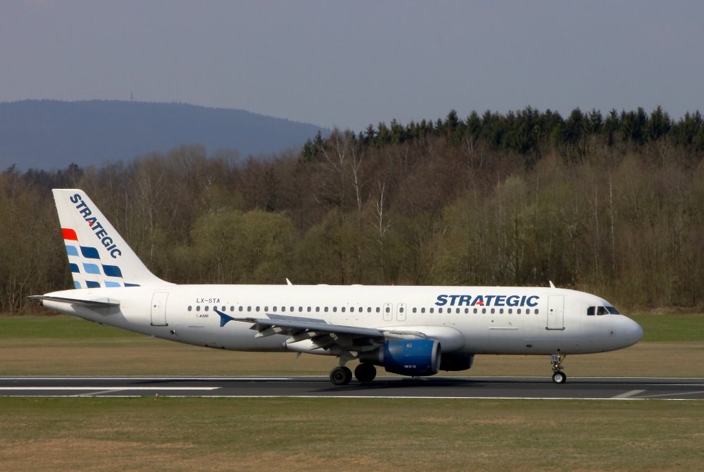 Strategic aus London-Gatwick ist soeben in Friedrichshafen auf runway 06 gelandet. Der A320 fliegt noch bis April in Friedrichshafen.