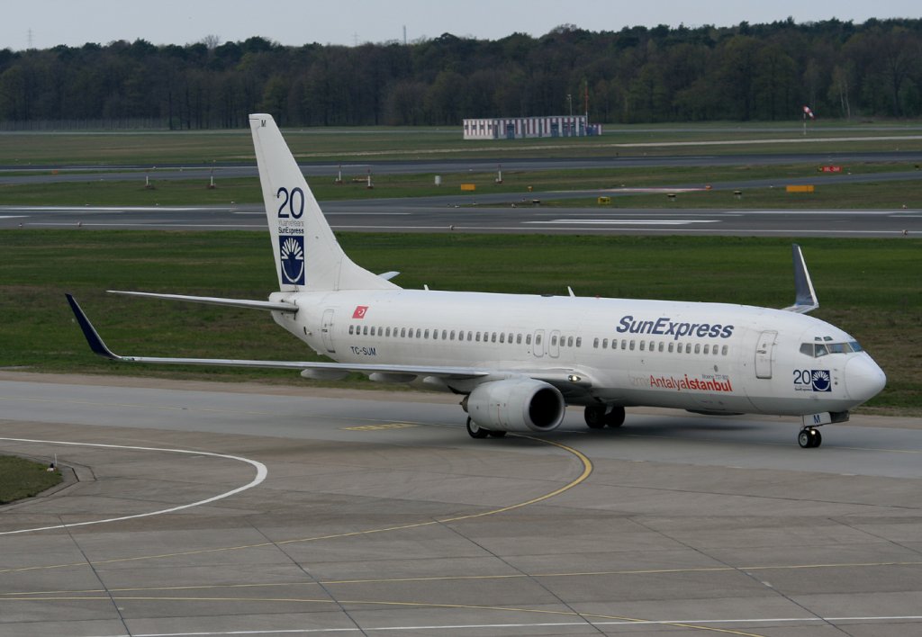 SunExpress B 737-85F TC-SUM bei der Ankunft in Berlin-Tegel am 16.04.2011
