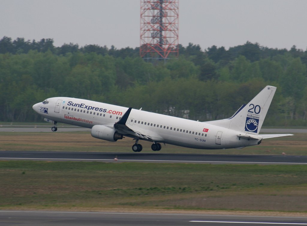 SunExpress B 737-85F TC-SUM beim Start in Berlin-Tegel am 01.05.2010