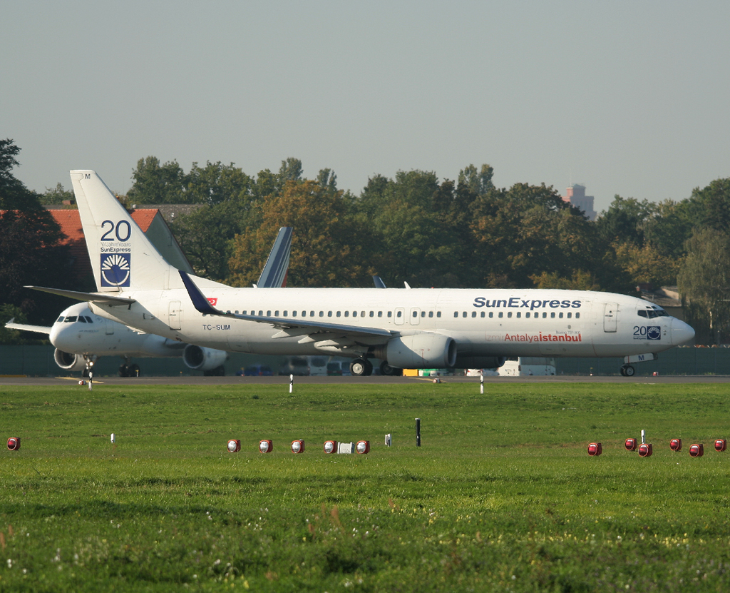 SunExpress B 737-85F TC-SUM kurz vor dem Start in Berlin-Tegel am 24.09.2011