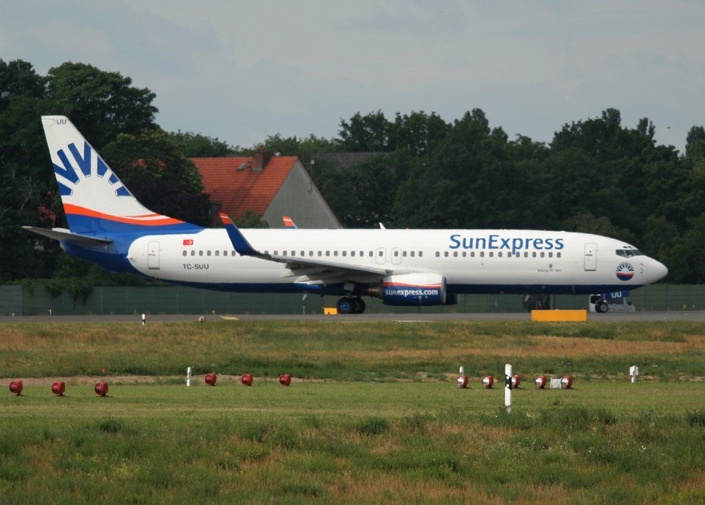 SunExpress B 737-86Q TC-SUU kurz vor dem Start in Berlin-Tegel am 18.06.2011