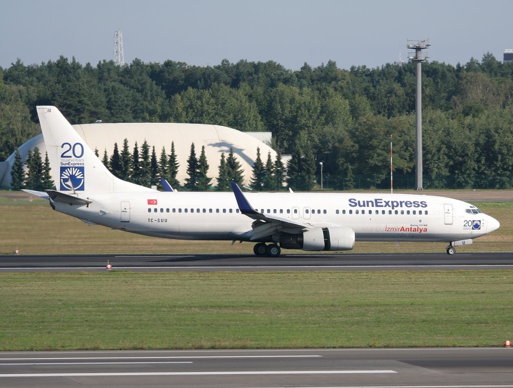 SunExpress B 737-86Q TC-SUU nach der Landung in Berlin-Tegel am 05.09.2010