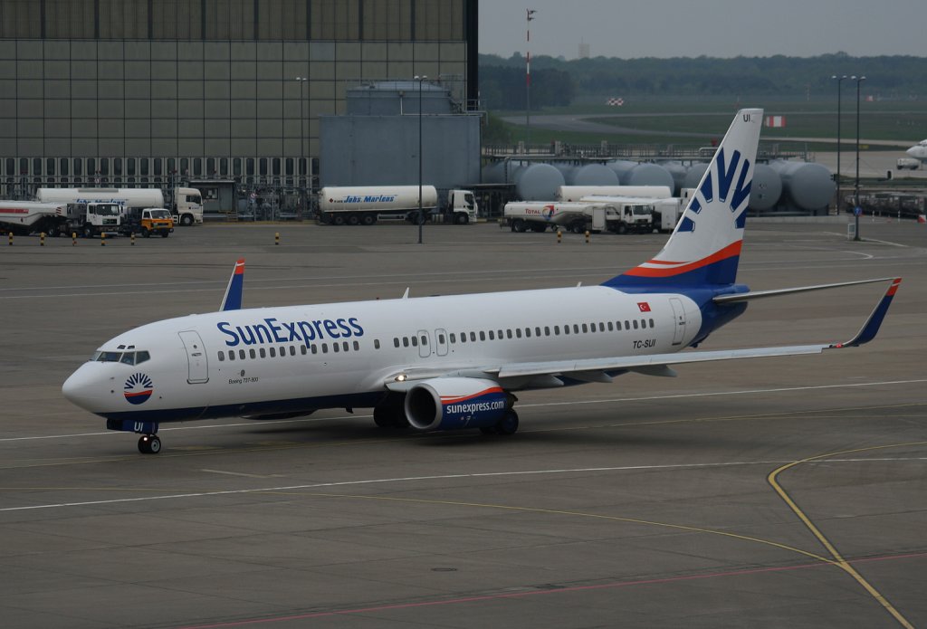 SunExpress B 737-8CX(WL) TC-SUI am 01.05.2010 auf dem Flughafen Berlin-Tegel