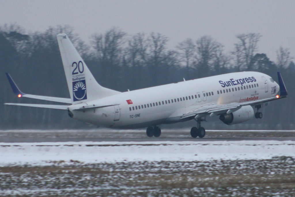 SunExpress 
Boeing 737-8HX
TC-SNE
Frankfurt am Main FRA/EDDF
04.01.11