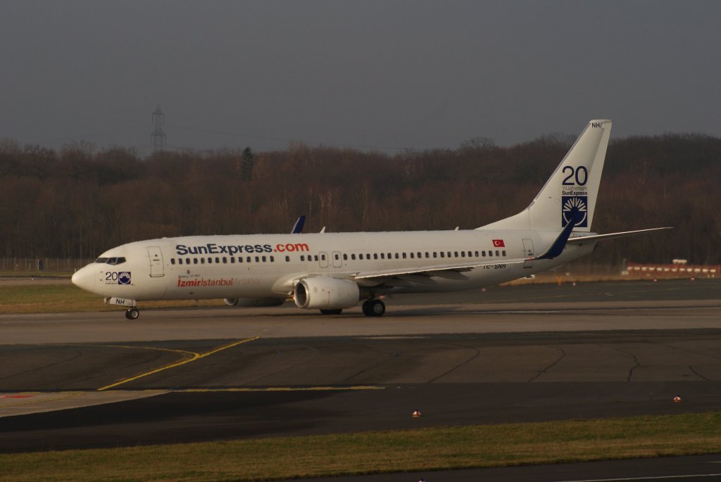 SunExpress Izmir Istanbul Antalya Boeing 737-800 TC-SNH am Dsseldorfer Flughafen am 28.01.2012