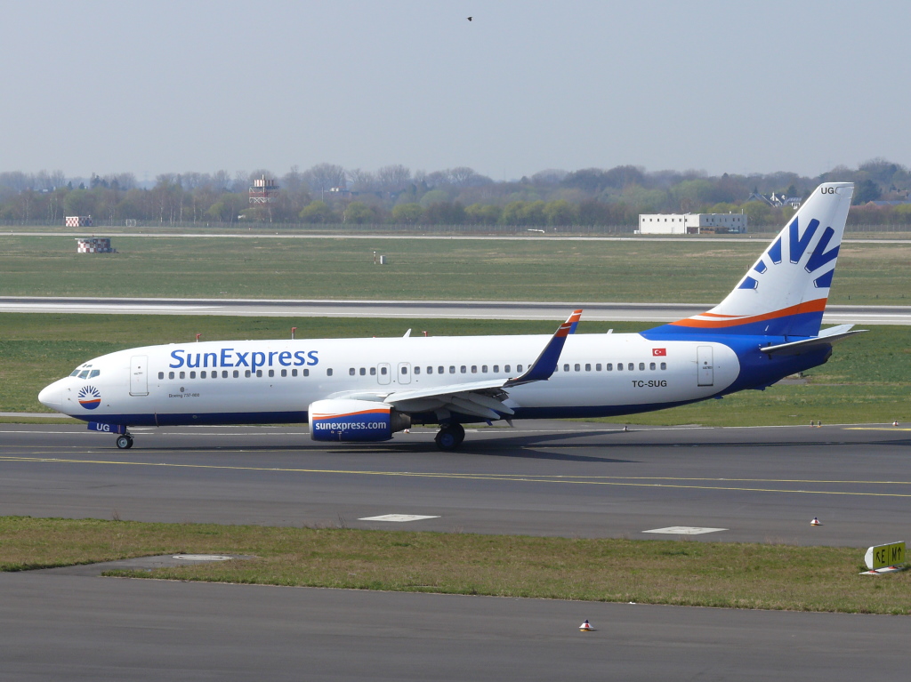 SunExpress; TC-SUG; Boeing 737-8CX. Flughafen Dsseldorf. 27.03.2011.