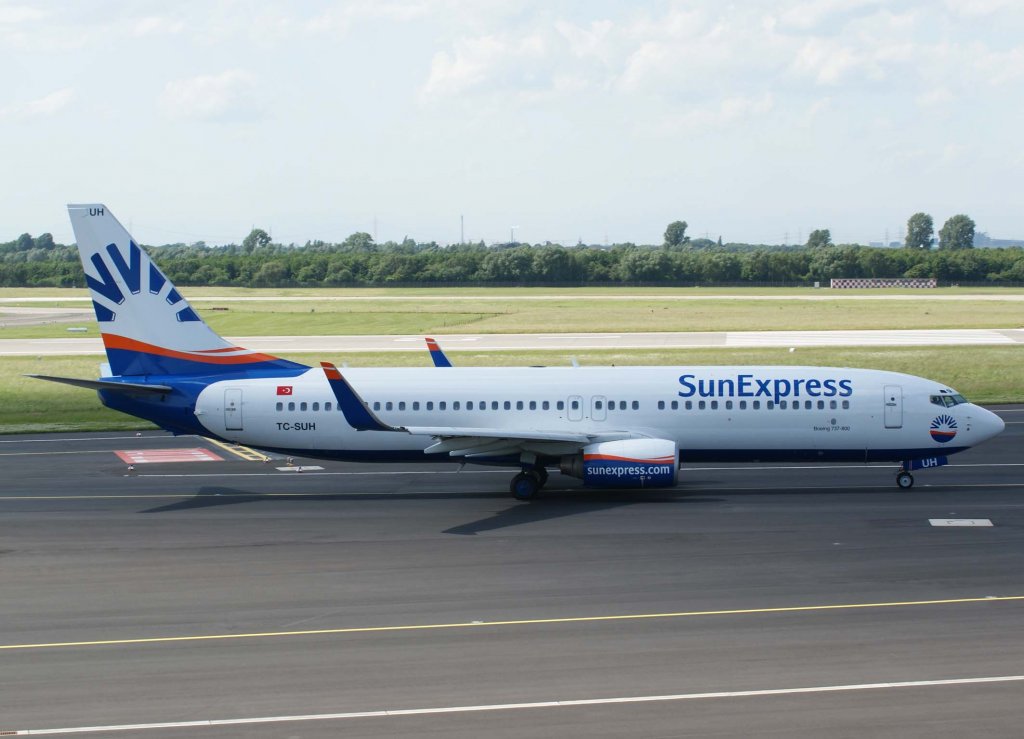 SunExpress, TC-SUH, Boeing 737-800 WL (neue SunExpress-Lackierung), 2010.06.11, DUS-EDDL, Dsseldorf, Germany 

