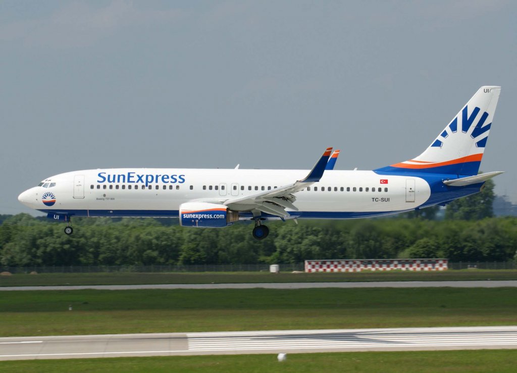 SunExpress, TC-SUI, Boeing 737-800 WL (neue SunExpress-Lackierung), 2010.05.24, DUS-EDDL, Dsseldorf, Germany 

