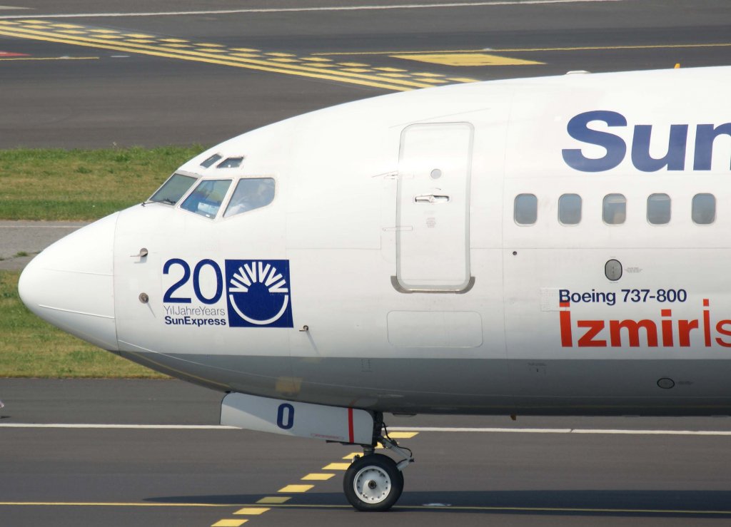 SunExpress, TC-SUO, Boeing 737-800 WL (Nase/Nose), 29.04.2011, DUS-EDDL, Dsseldorf, Germany 

