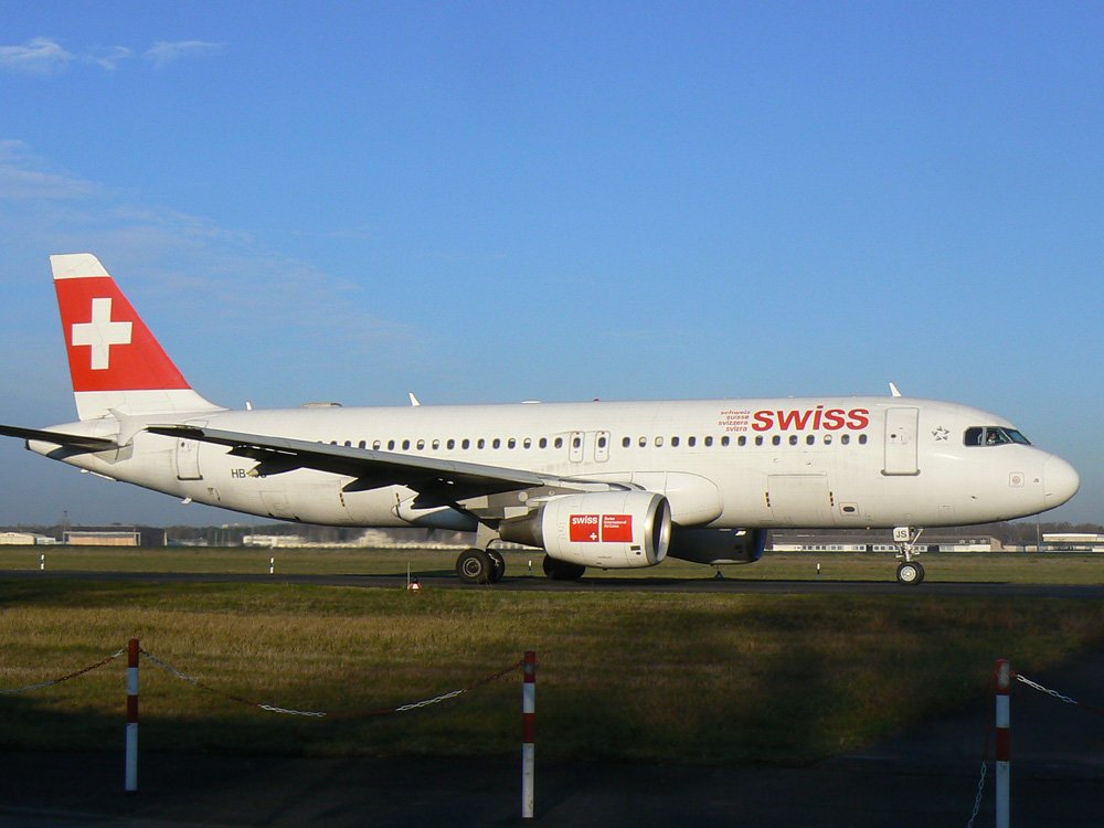 Swiss A 310-214 HB-IJS am Morgen des 05.12.2009 auf dem Flughafen Berlin-Tegel