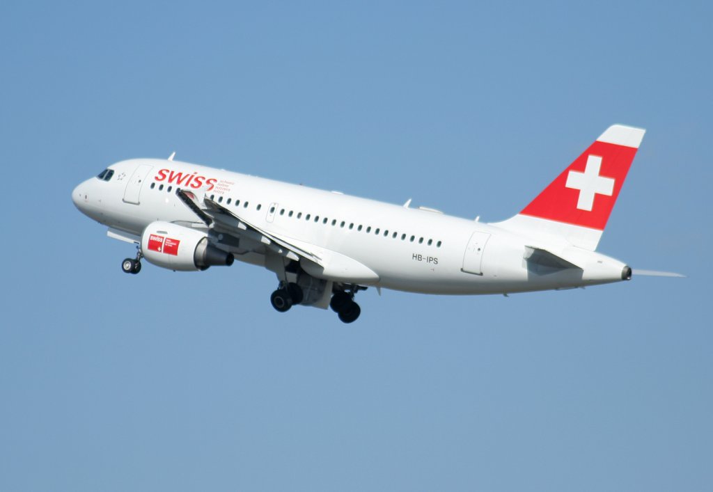 Swiss A 319-112 HB-IPS beim Start in Berlin-Tegel am 02.04.2010