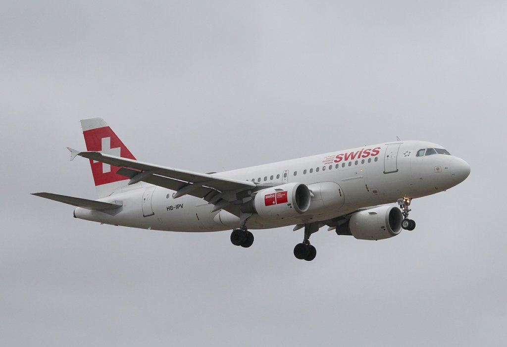 Swiss A 319-112 HB-IPV bei der Landung in Berlin-Tegel am 03.03.2013
