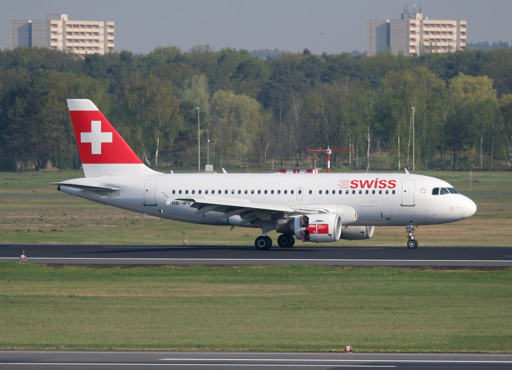 Swiss A 319-112 HB-IPY nach der Landung in Berlin-Tegel am 21.04.2011