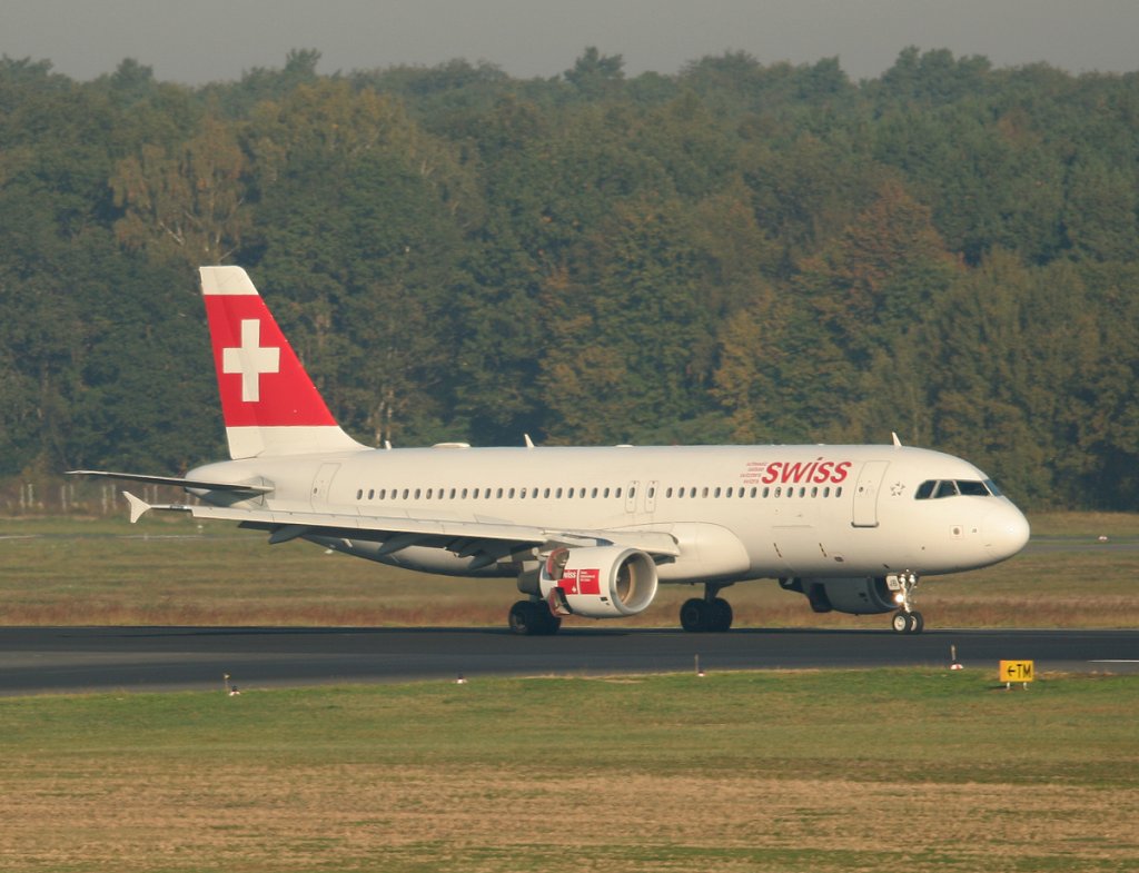 Swiss A 320-214 HB-IJB nach der Landung in Berlin-Tegel am 01.10.2011