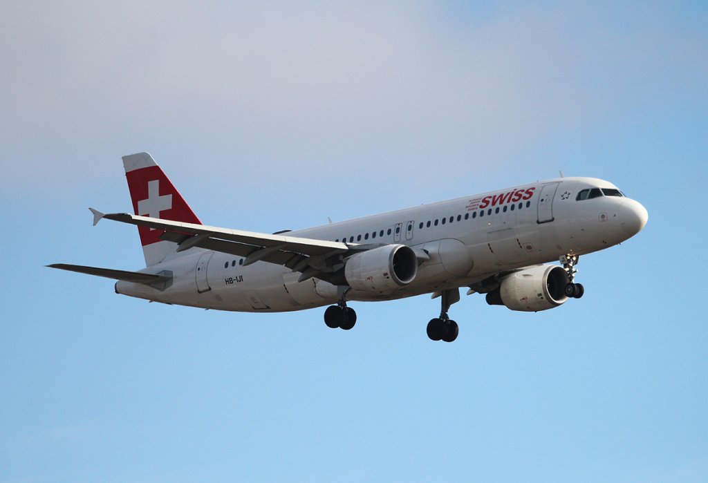 Swiss A 320-214 HB-IJI bei der Landung in Berlin-Tegel am 01.03.2013
