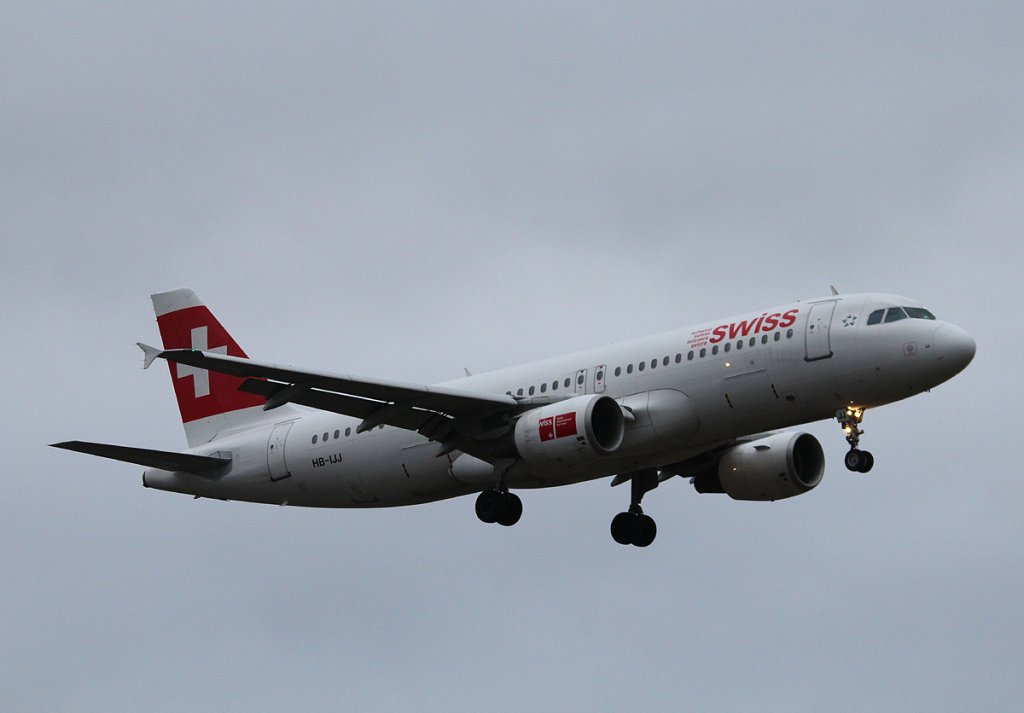 Swiss A 320-214 HB-IJJ bei der Landung in Berlin-Tegel am 03.03.2013