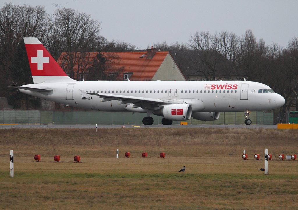 Swiss A 320-214 HB-IJJ kurz vor dem Start in Berlin-Tegel am 03.03.2013
