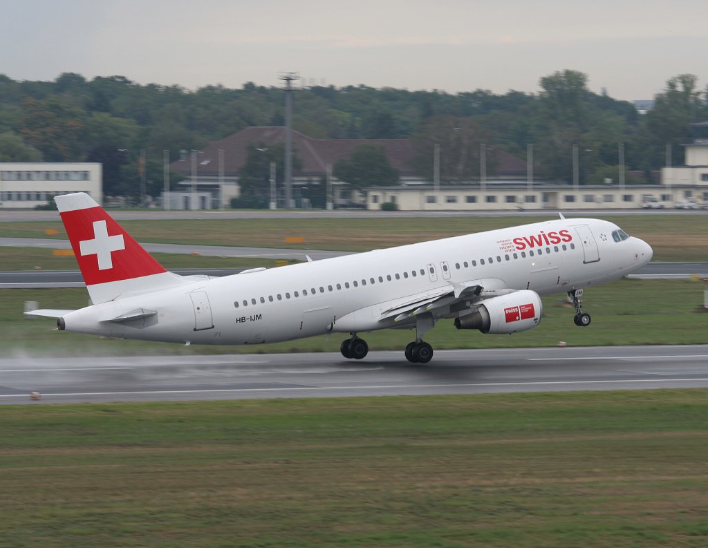 Swiss A 320-214 HB-IJM beim Start in Berlin-Tegel am 04.09.2010