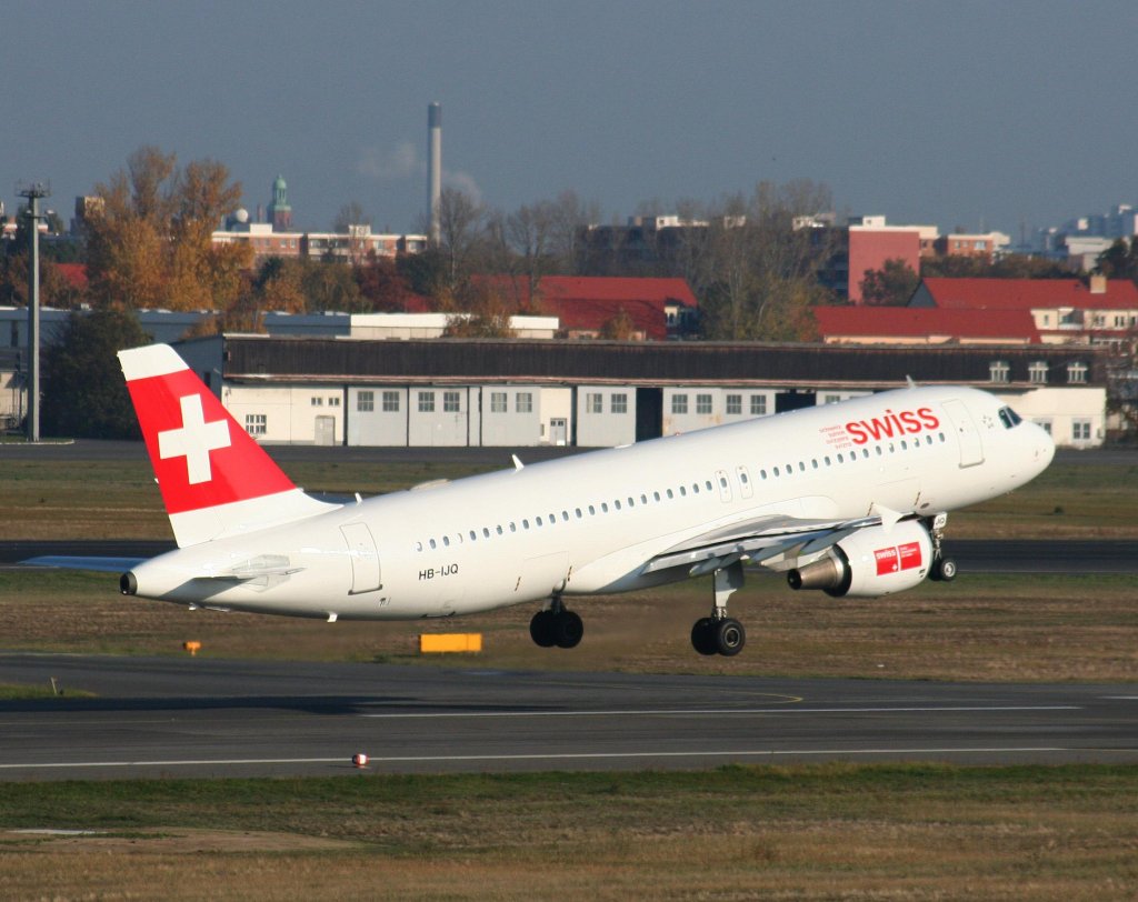 Swiss A 320-214 HB-IJQ beim Start in Berlin-Tegel am 31.10.2009