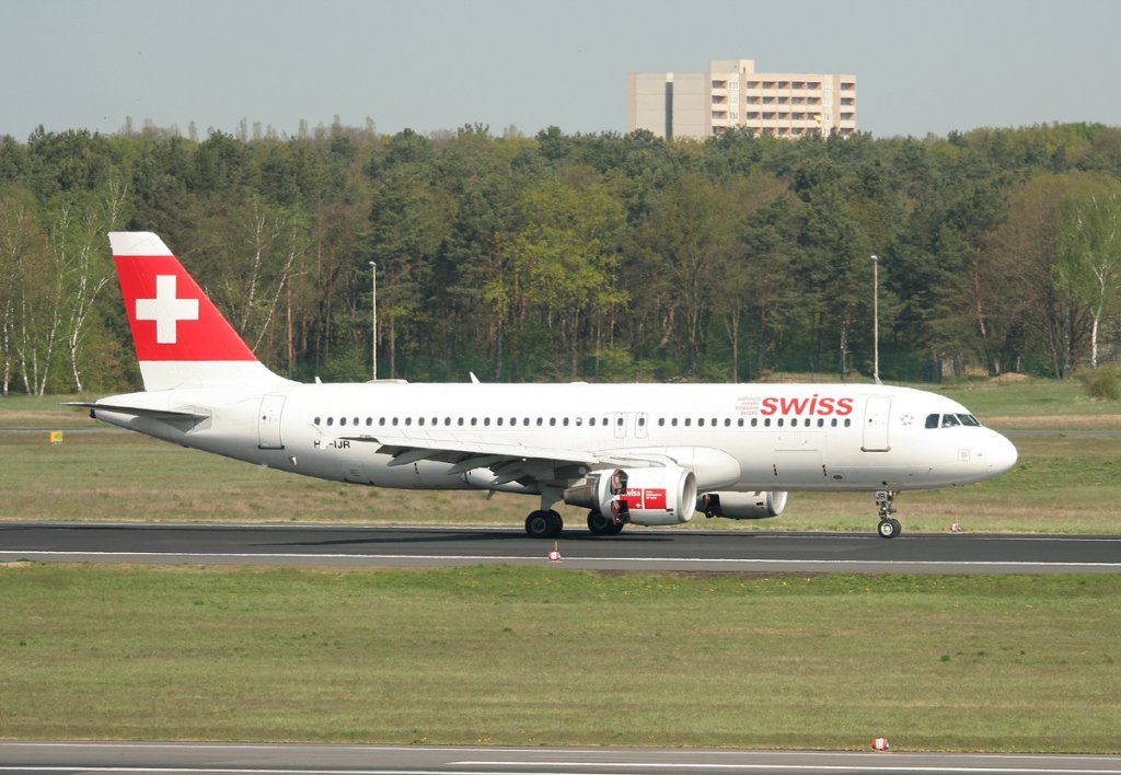 Swiss A 320-214 HB-IJR nach der Landung in Berlin-Tegel am 28.04.2012