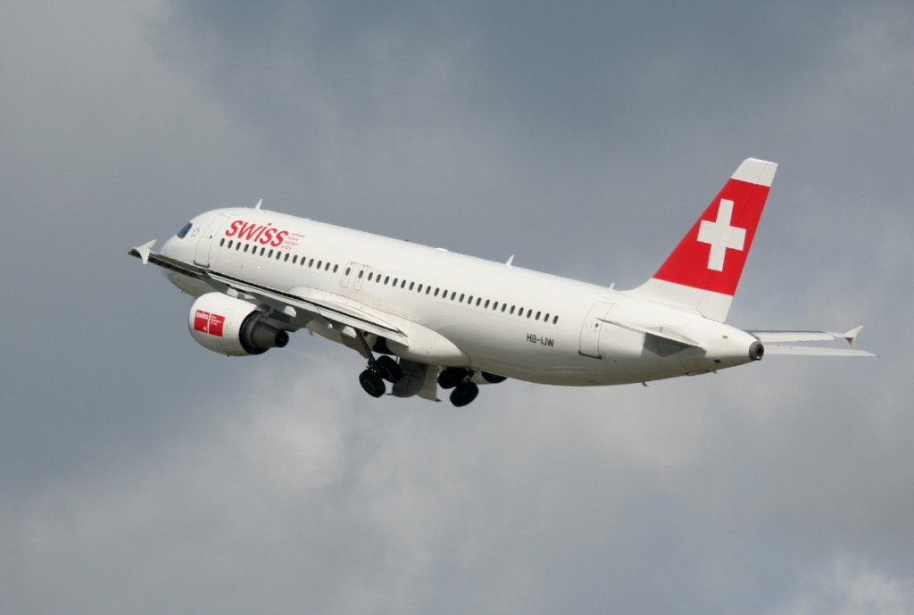 Swiss A 320-214 HB-IJW beim Start in Berlin-Tegel am 17.05.2012