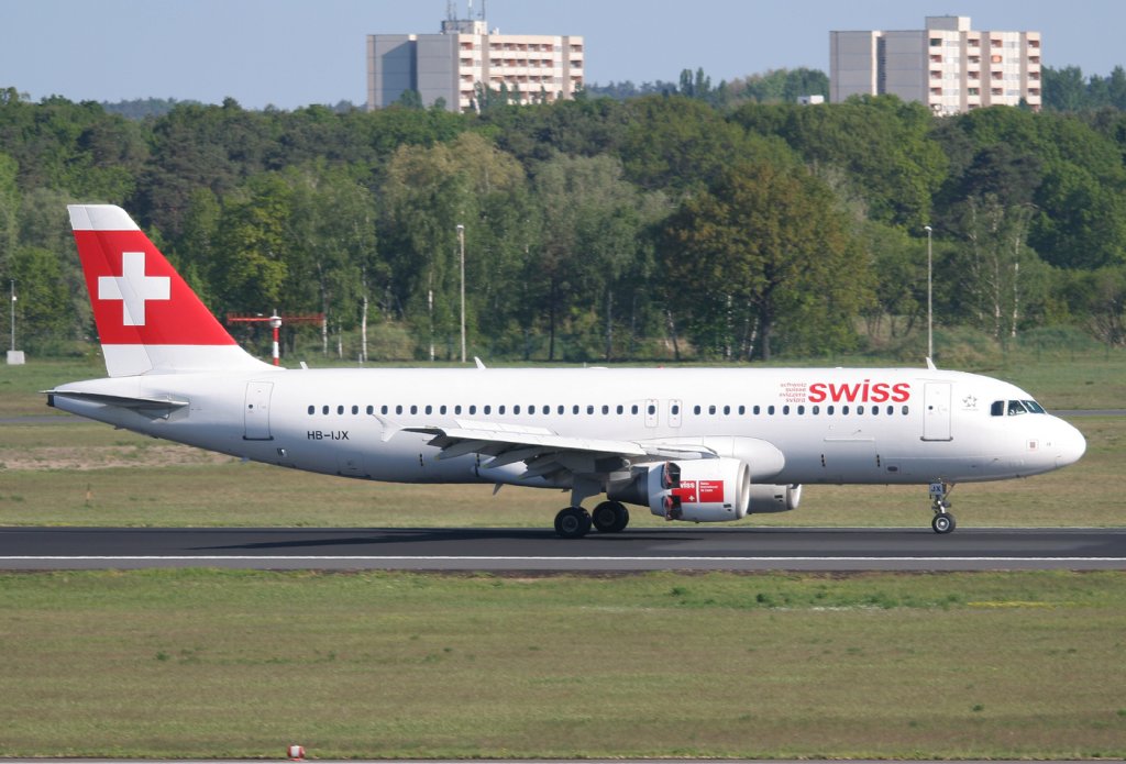 Swiss A 320-214 HB-IJX nach der Landung in Berlin-Tegel am 01.05.2011