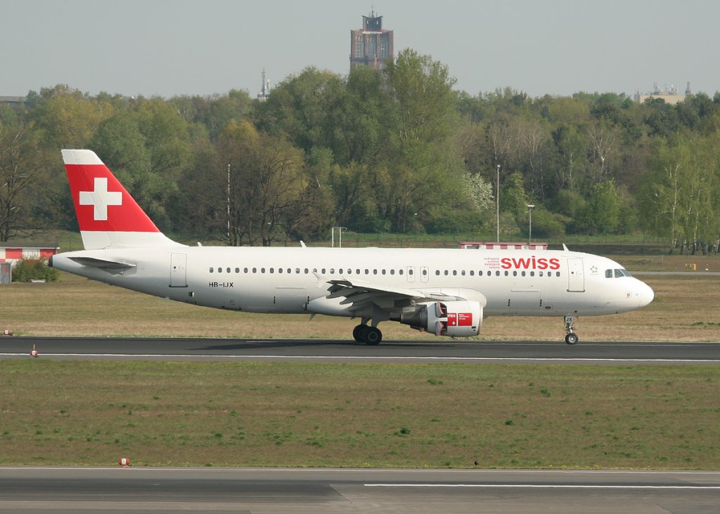 Swiss A 320-214 HB-IJX nach der Landung in Berlin-Tegel am 28.04.2012