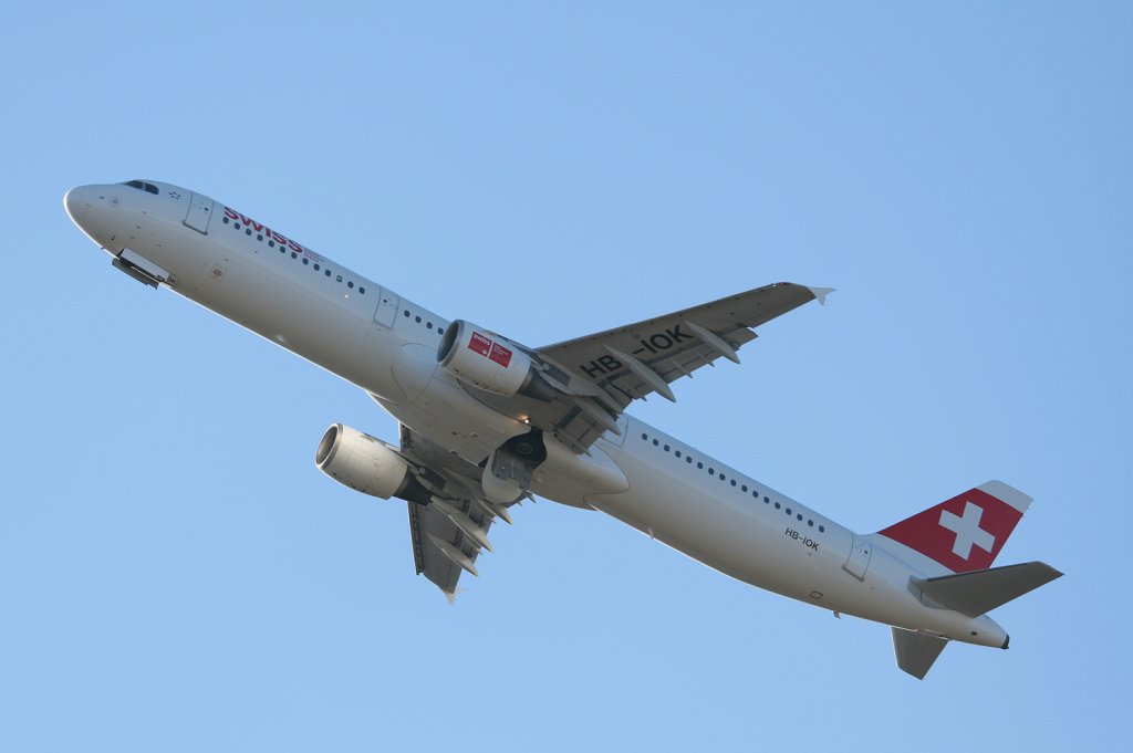 Swiss A 321-111 HB-IOK beim Start in Berlin-Tegel am 12.02.2011