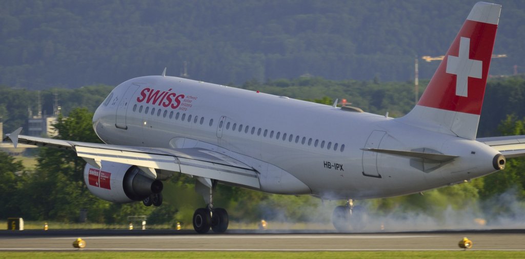 Swiss A319-112 beim touch town am Flughafen Zrich ZRH 13.05.2011
