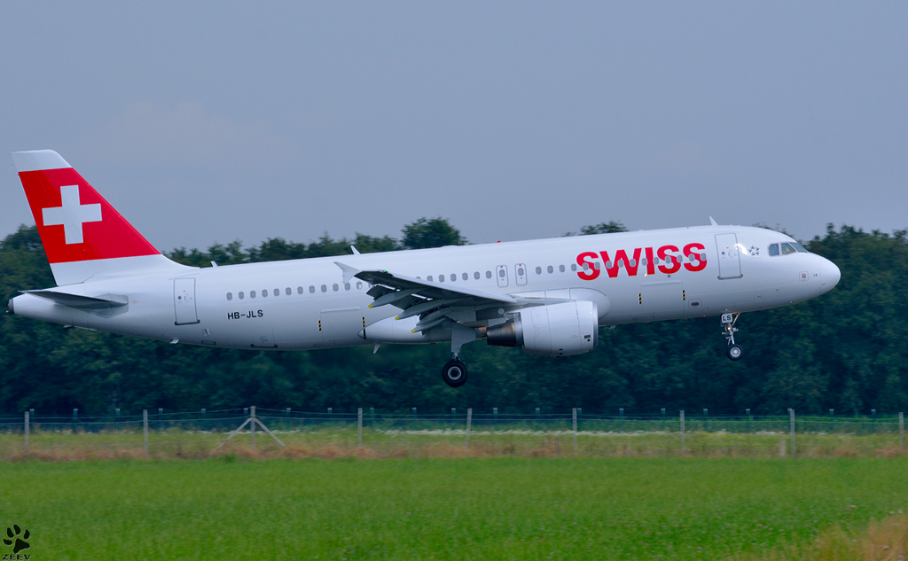 SWISS A320-214, HB-JLS bei der Landung; Maribor Flughafen MBX. /3.8.2012