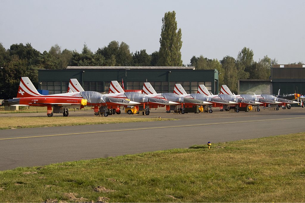 Swiss - Air Force, J-3082, J-3083, J-3084, J-3085, 
J-3088, J-3090, J-3091, Northrop, F-5E Tiger II, 18.09.2009, EBBL, Kleine Brogel, Belgien 


