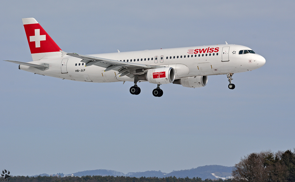 SWISS Airbus A320-214 HB-JLP bei Landung an Maribor Flughafen MBX. / 21.2.2012