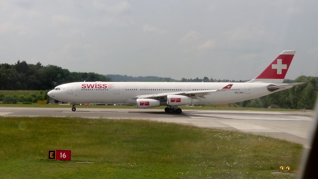 Swiss Airbus A340-313X HB-JMA am Start in Zrich-Kloten (13.7.10)