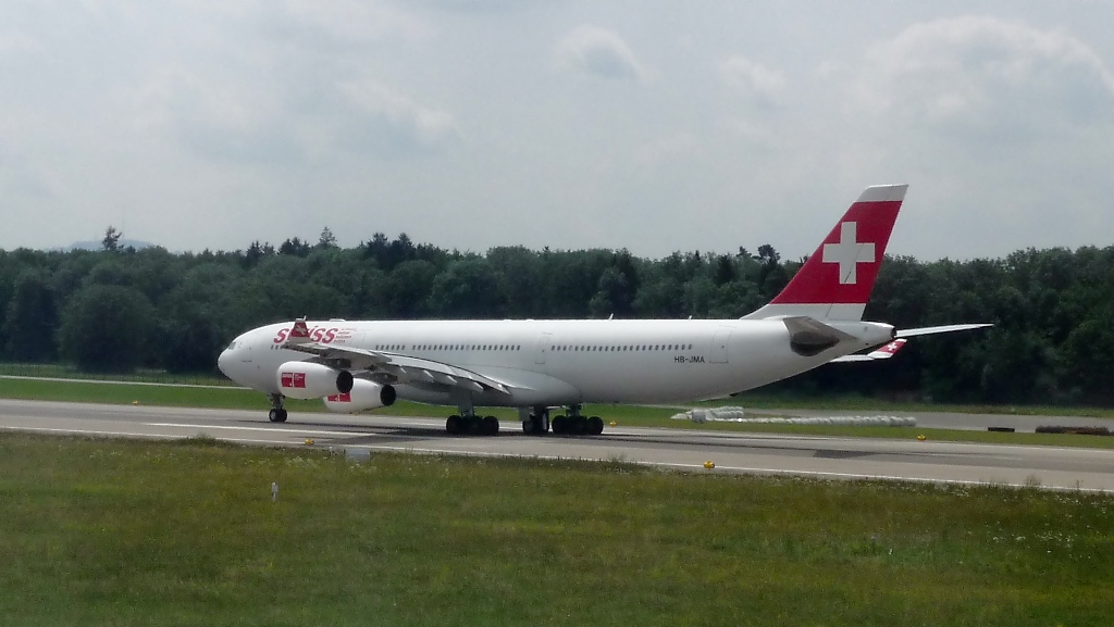 Swiss Airbus A340-313X HB-JMA startet in Zrich-Kloten (13.7.10)