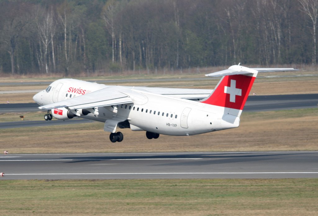 Swiss Avro Regjet RJ100 HB-IXP beim Start in Berlin-Tegel am 03.04.2011