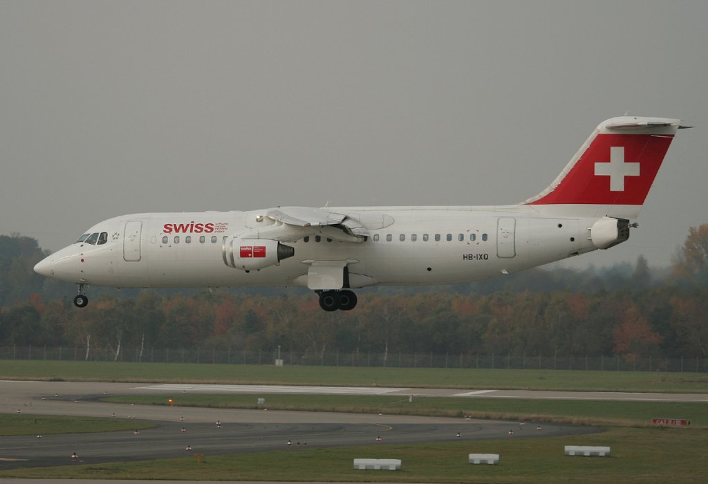 Swiss Avro Regjet RJ100 HB-IXQ kurz vor der Landung in Dsseldorf am 31.10.2011