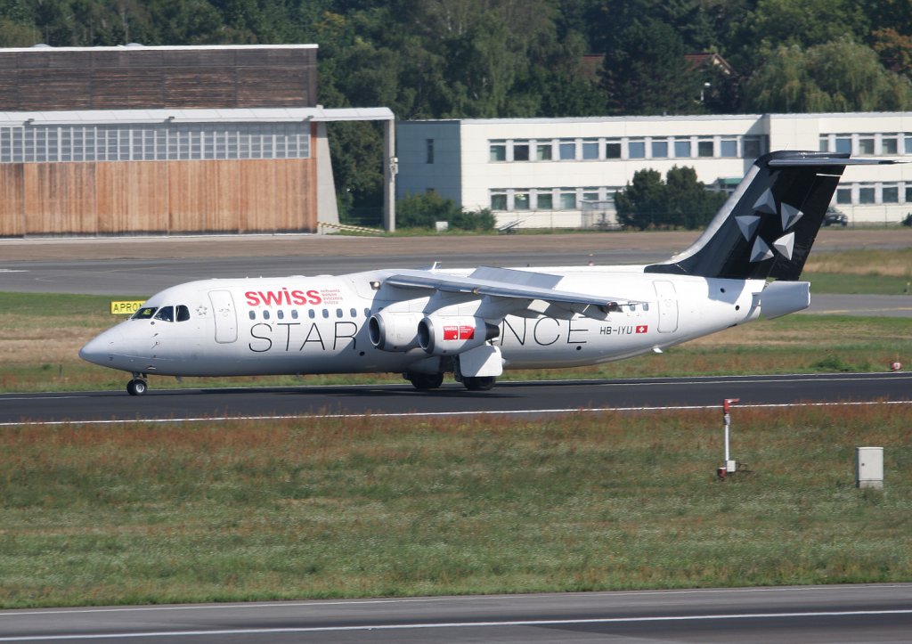 Swiss Avro Regjet RJ100 HB-IYU nach der Landung in Berlin-Tegel am 21.08.2010