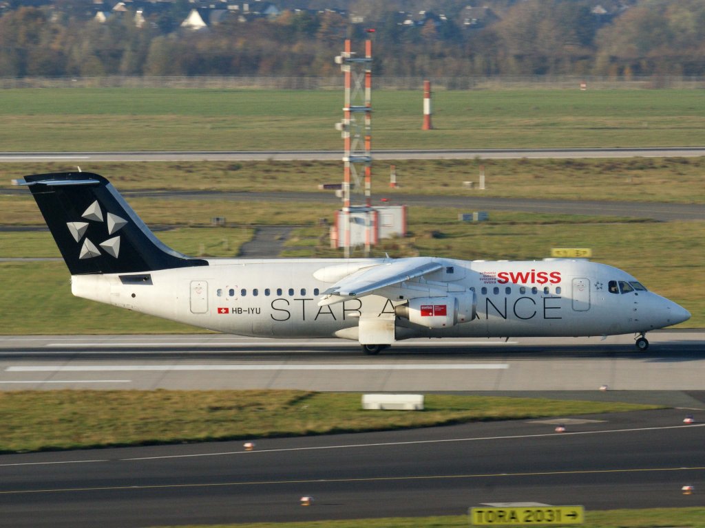 Swiss European Air Lines, HB-IYU  Rot Turm-2002m , BAe/Avro, 146-300/RJ-100 (Star Alliance - Lackierung), 13.11.2011, DUS, Dsseldorf, Germany


