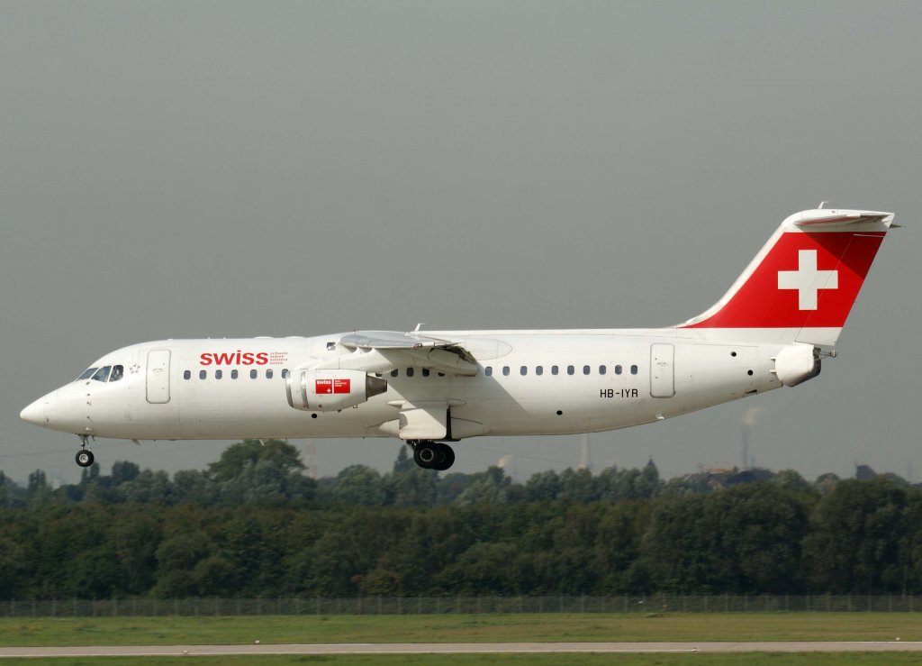 Swiss European Airlines, HB-IYR, BAe 146-300/Avro RJ-100  Vrenelisgrtli-3904m , 2010.09.23, DUS-EDDL, Dsseldorf, Germany 


